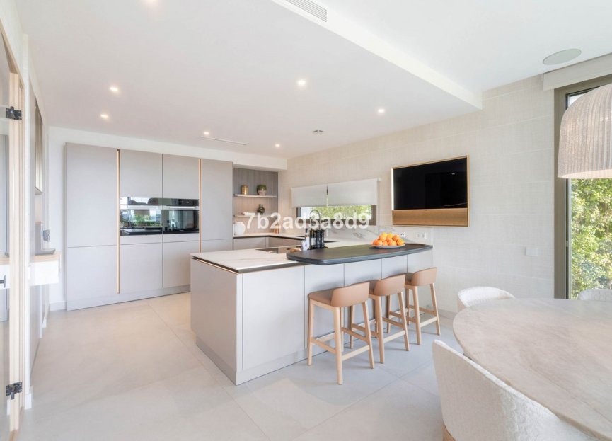 Resale - House - Detached Villa - Marbella - Nueva Andalucia