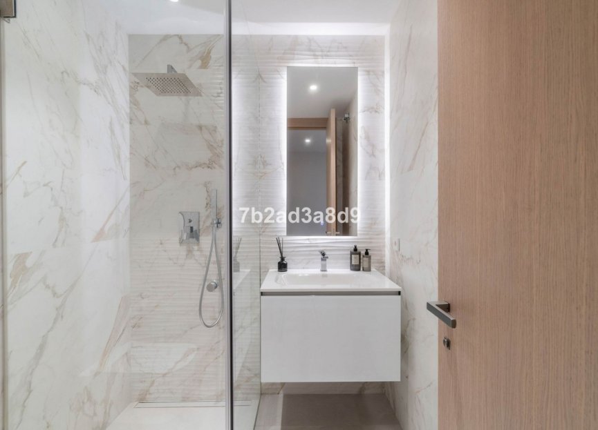 Resale - House - Detached Villa - Marbella - Nueva Andalucia