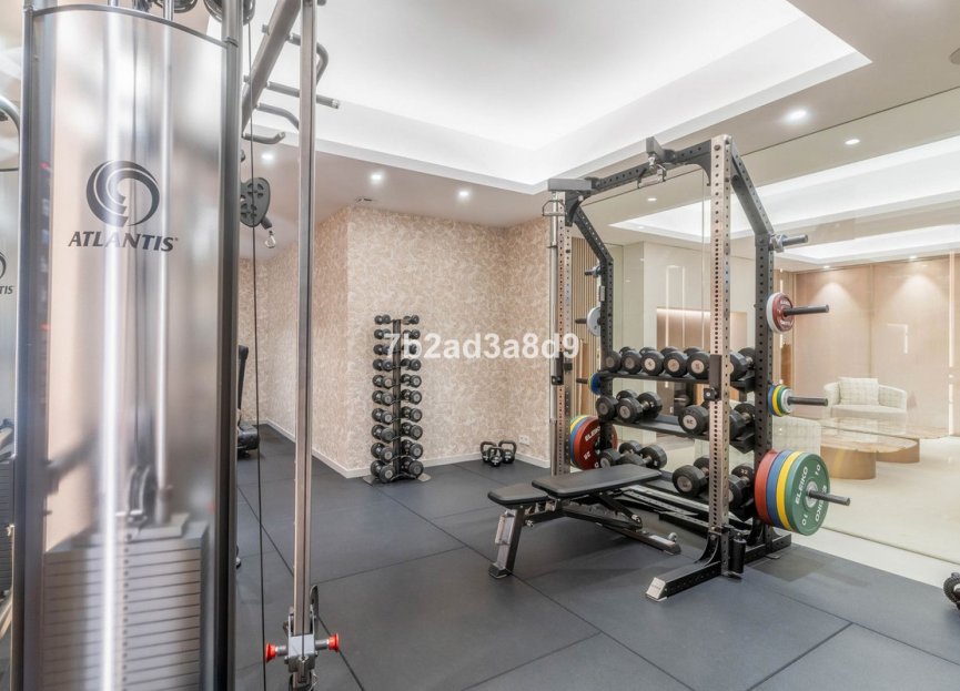 Resale - House - Detached Villa - Marbella - Nueva Andalucia