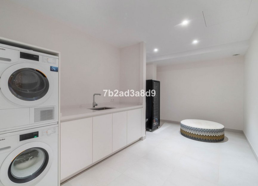 Resale - House - Detached Villa - Marbella - Nueva Andalucia