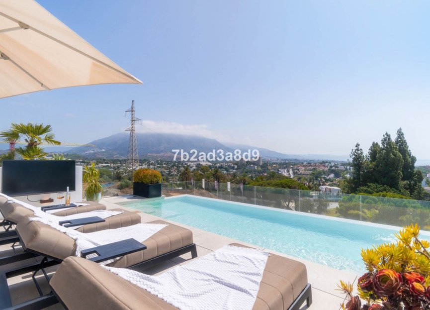 Resale - House - Detached Villa - Marbella - Nueva Andalucia