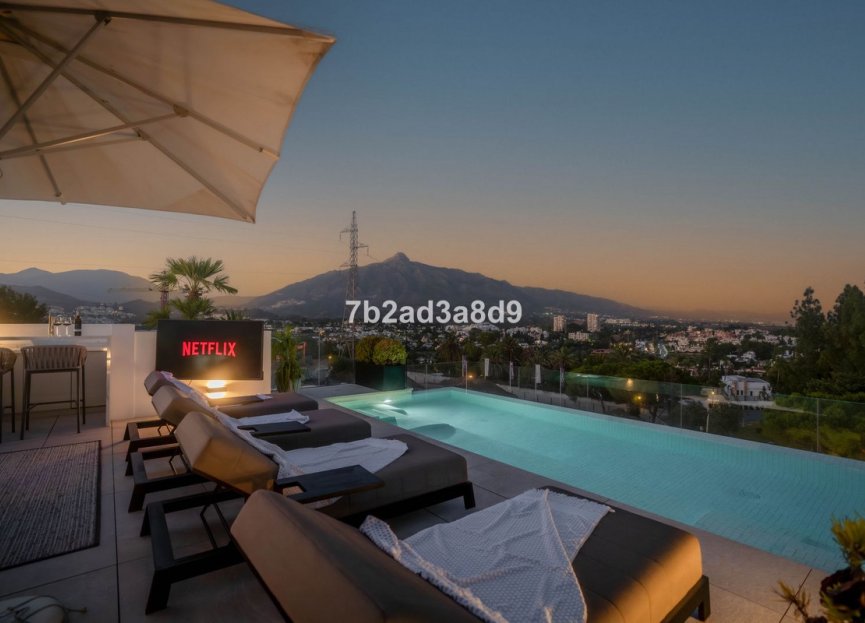 Resale - House - Detached Villa - Marbella - Nueva Andalucia