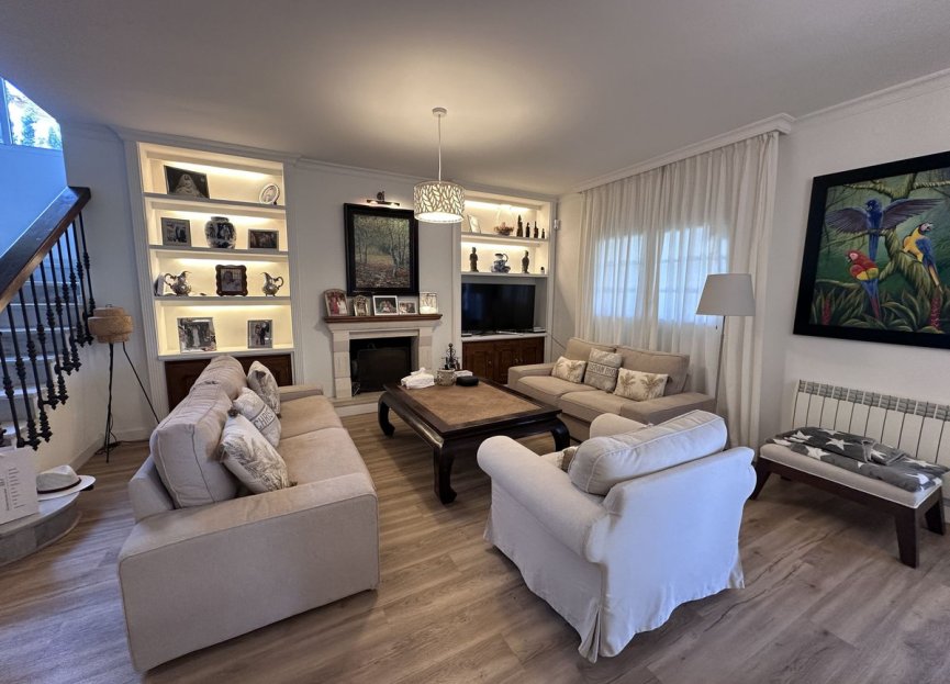 Resale - House - Detached Villa - Estepona - Bel Air