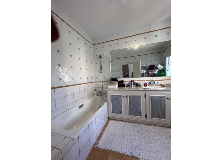 Resale - House - Detached Villa - Estepona - Bel Air