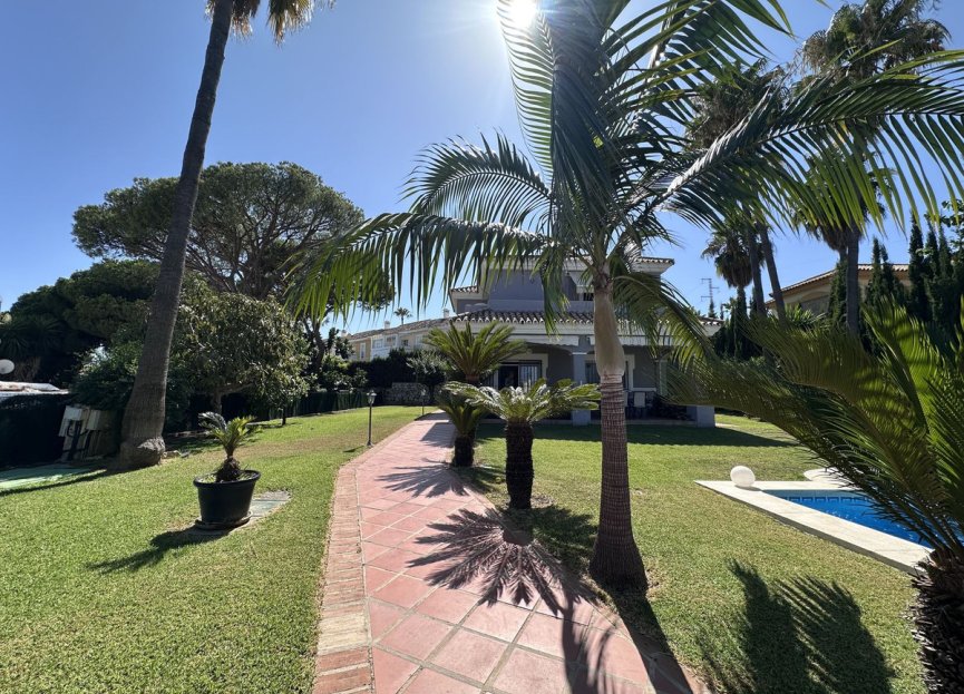 Resale - House - Detached Villa - Estepona - Bel Air