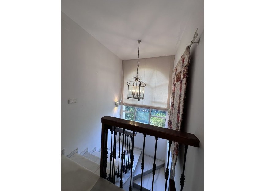 Resale - House - Detached Villa - Estepona - Bel Air