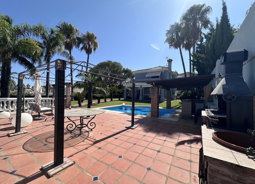 Resale - House - Detached Villa - Estepona - Bel Air