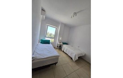 Resale - Apartment - Middle Floor Apartment - Marbella - Nueva Andalucia