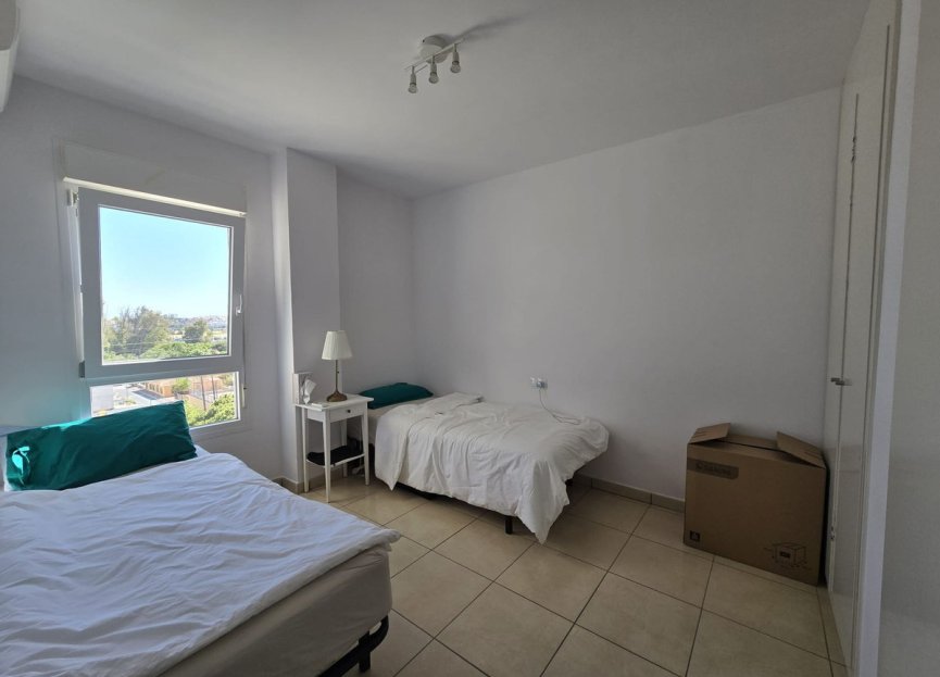 Resale - Apartment - Middle Floor Apartment - Marbella - Nueva Andalucia