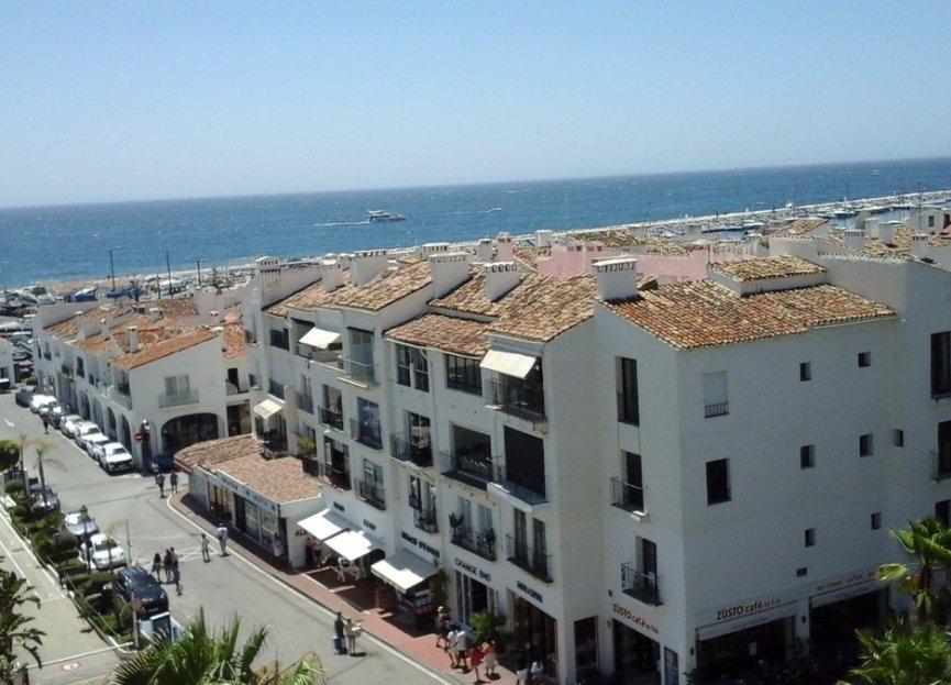 Resale - Apartment - Middle Floor Apartment - Marbella - Puerto Banús