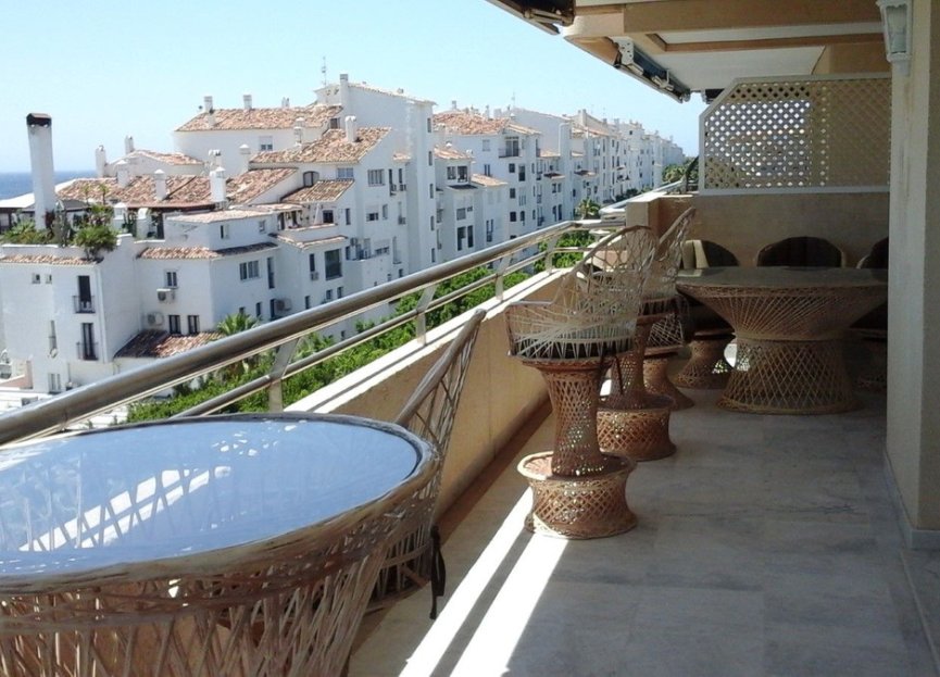 Resale - Apartment - Middle Floor Apartment - Marbella - Puerto Banús