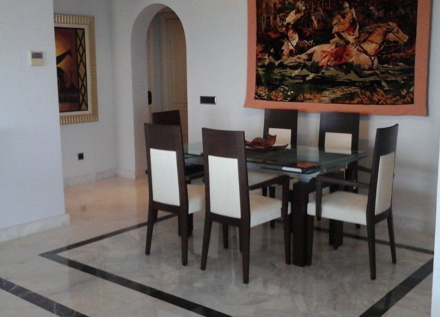 Resale - Apartment - Middle Floor Apartment - Marbella - Puerto Banús