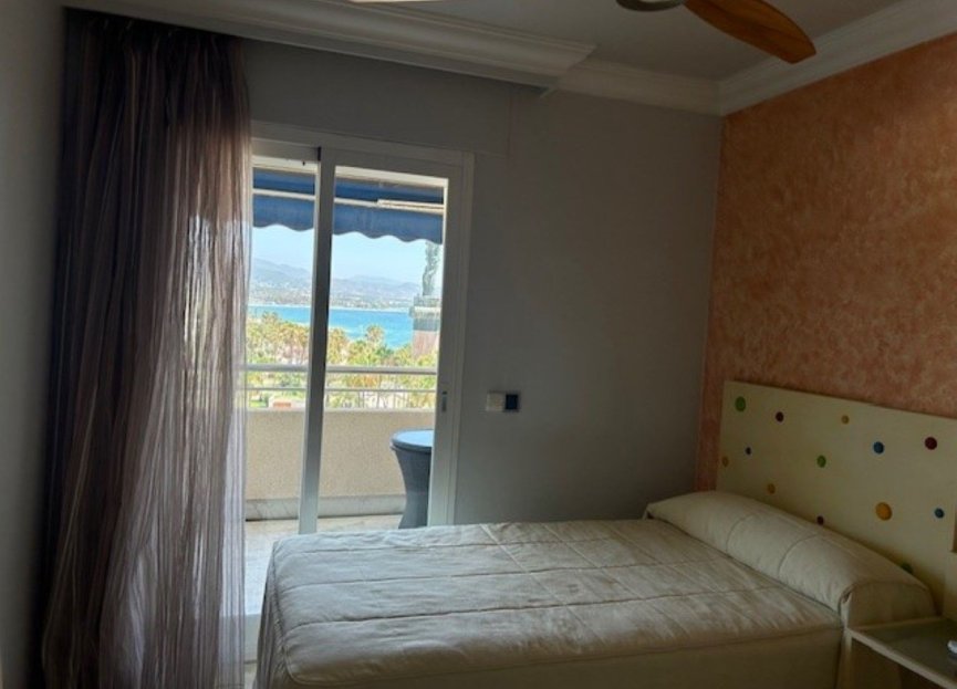 Resale - Apartment - Middle Floor Apartment - Marbella - Puerto Banús