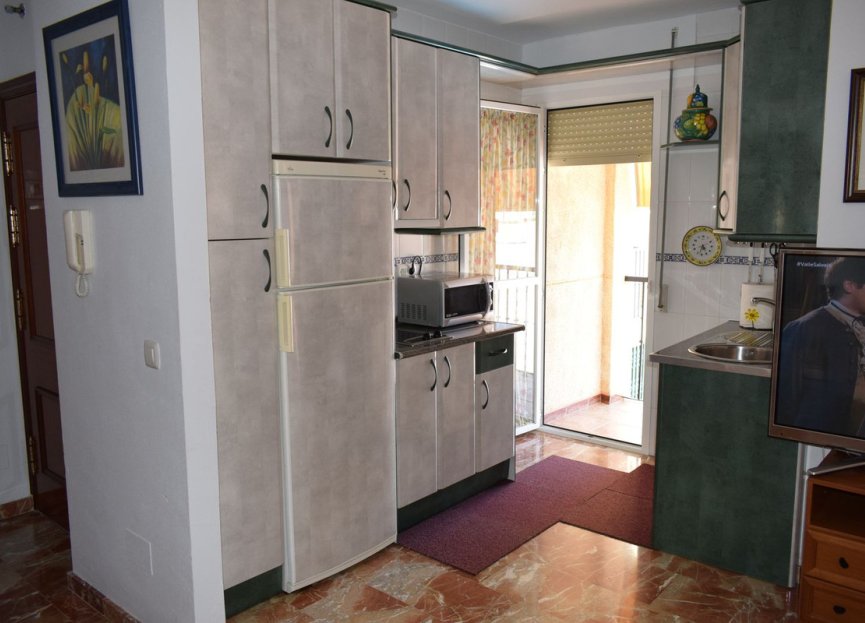 Resale - Apartment - Middle Floor Apartment - Estepona - El Morche