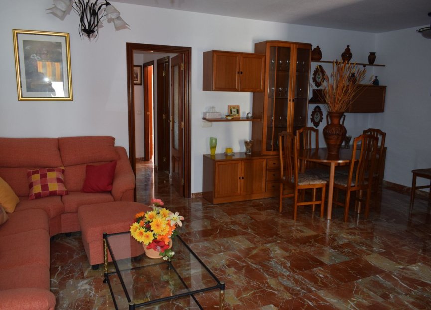 Resale - Apartment - Middle Floor Apartment - Estepona - El Morche