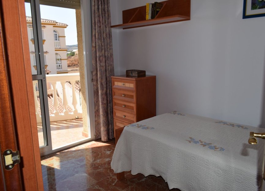 Resale - Apartment - Middle Floor Apartment - Estepona - El Morche