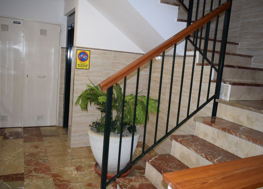 Resale - Apartment - Middle Floor Apartment - Estepona - El Morche