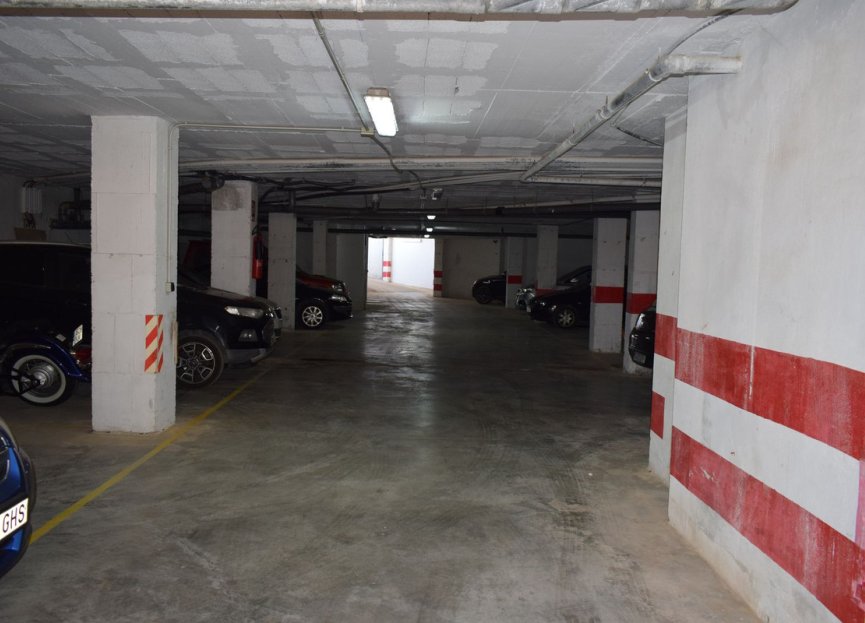 Resale - Apartment - Middle Floor Apartment - Estepona - El Morche