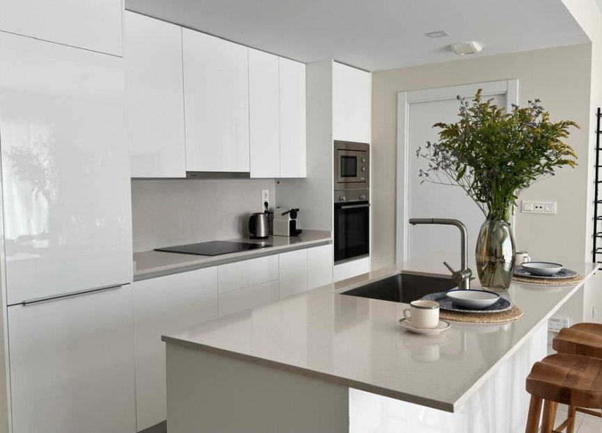 Resale - Apartment - Middle Floor Apartment - Estepona - Estepona Centro