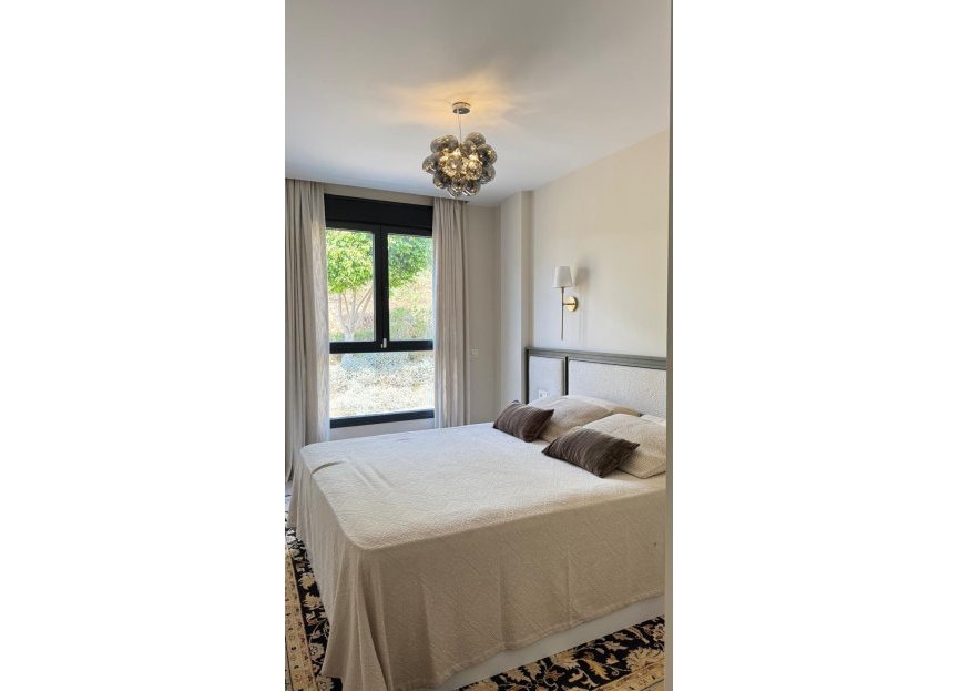 Resale - Apartment - Middle Floor Apartment - Estepona - Estepona Centro