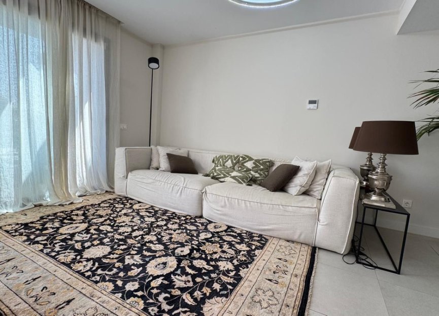 Resale - Apartment - Middle Floor Apartment - Estepona - Estepona Centro