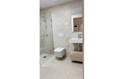 Resale - Apartment - Middle Floor Apartment - Estepona - Estepona Centro