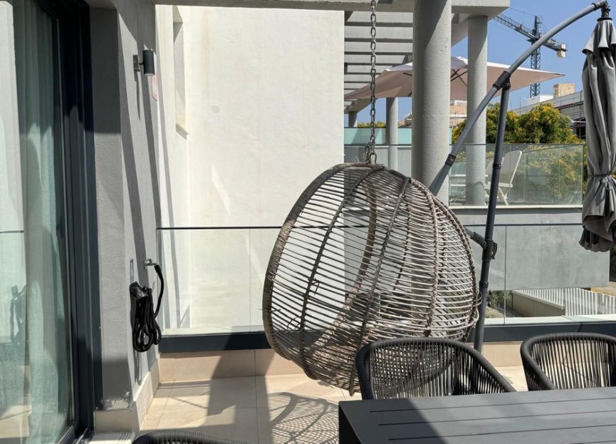 Resale - Apartment - Middle Floor Apartment - Estepona - Estepona Centro