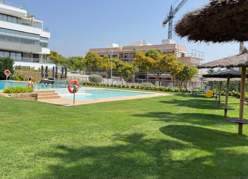 Resale - Apartment - Middle Floor Apartment - Estepona - Estepona Centro