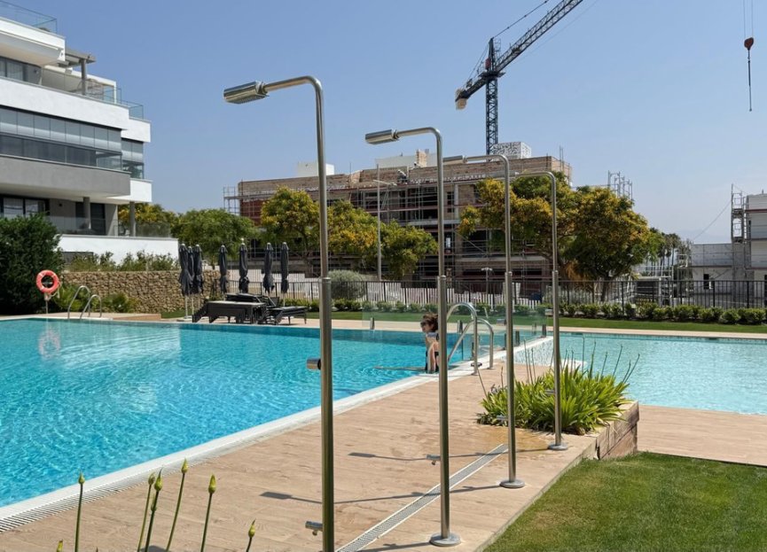 Resale - Apartment - Middle Floor Apartment - Estepona - Estepona Centro