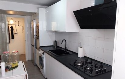 Resale - Apartment - Middle Floor Apartment - Estepona - Estepona Centro