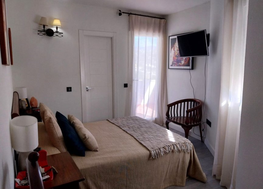 Resale - Apartment - Middle Floor Apartment - Estepona - Estepona Centro