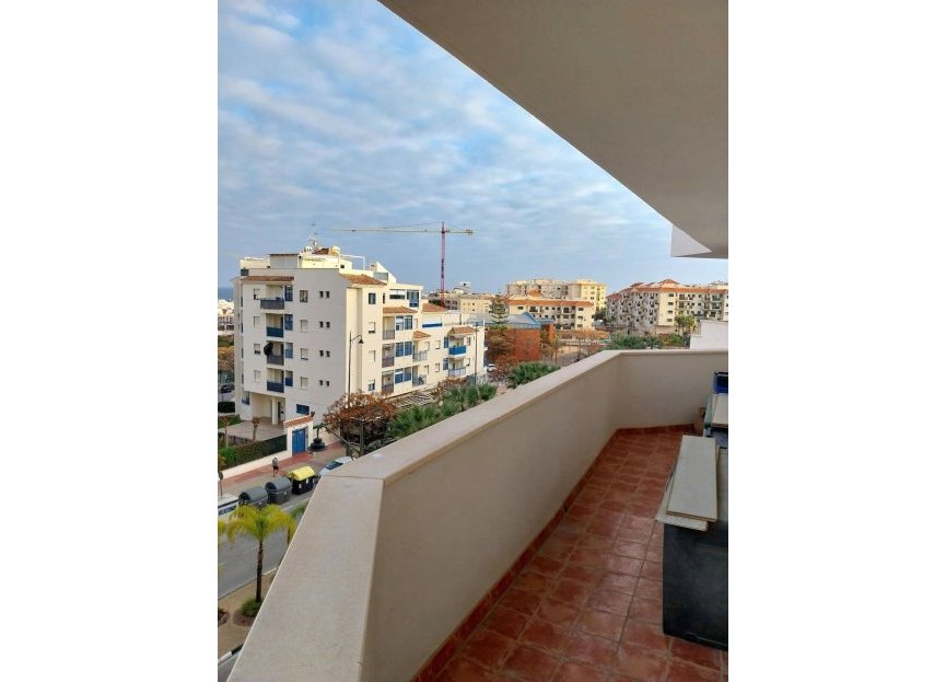 Resale - Apartment - Middle Floor Apartment - Estepona - Estepona Centro