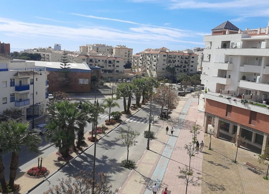 Resale - Apartment - Middle Floor Apartment - Estepona - Estepona Centro