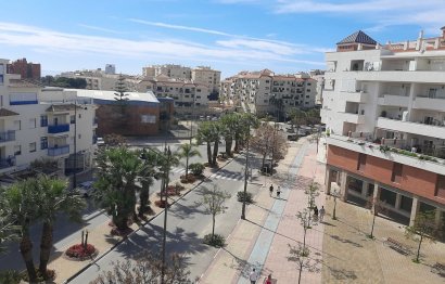 Resale - Apartment - Middle Floor Apartment - Estepona - Estepona Centro