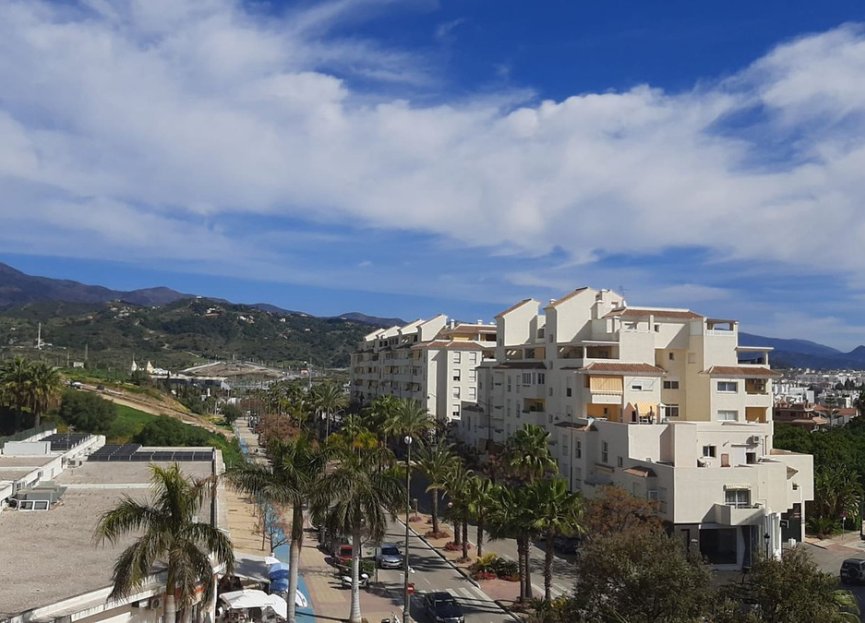 Resale - Apartment - Middle Floor Apartment - Estepona - Estepona Centro