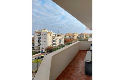 Resale - Apartment - Middle Floor Apartment - Estepona - Estepona Centro