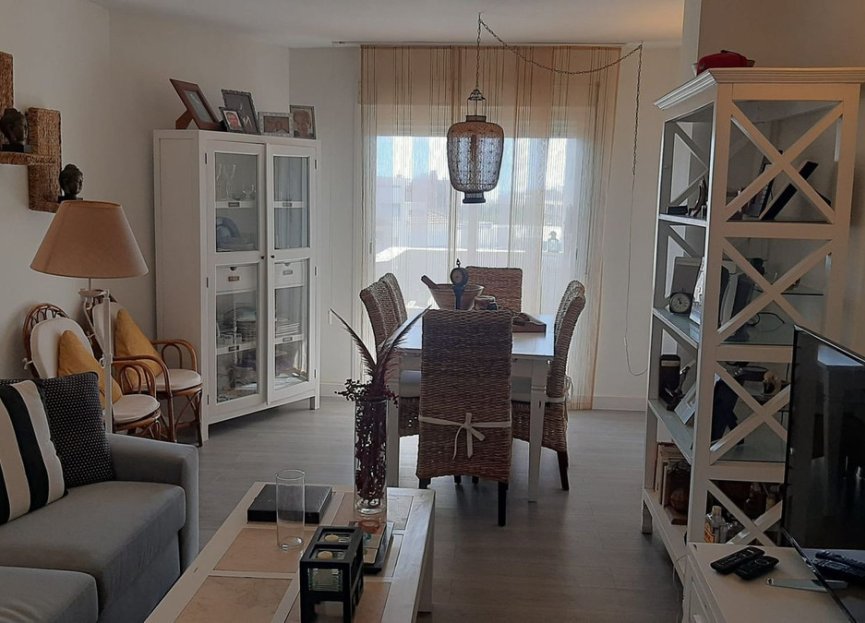 Resale - Apartment - Middle Floor Apartment - Estepona - Estepona Centro