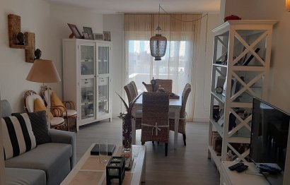 Resale - Apartment - Middle Floor Apartment - Estepona - Estepona Centro