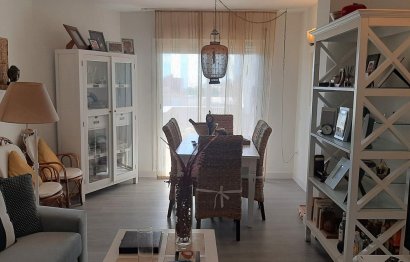 Resale - Apartment - Middle Floor Apartment - Estepona - Estepona Centro