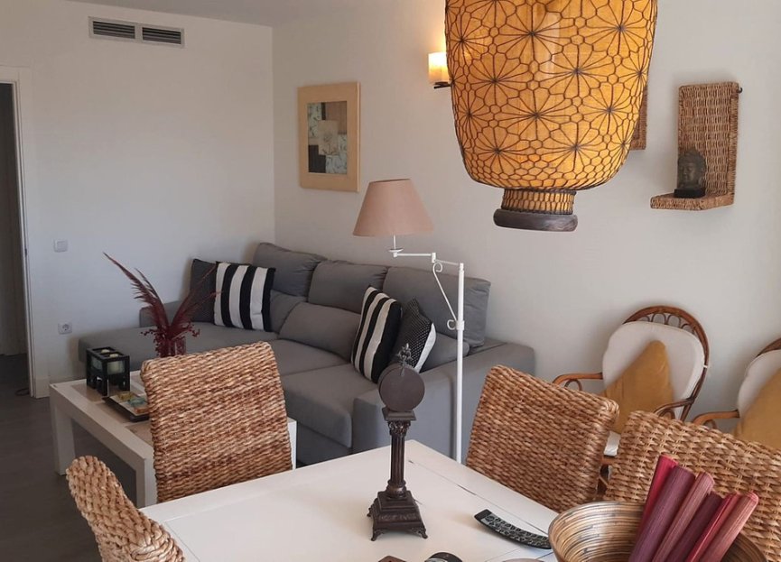 Resale - Apartment - Middle Floor Apartment - Estepona - Estepona Centro