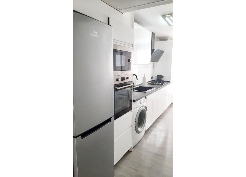 Resale - Apartment - Middle Floor Apartment - Estepona - Estepona Centro