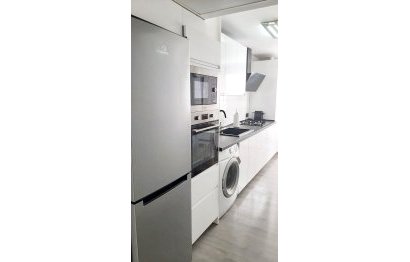 Resale - Apartment - Middle Floor Apartment - Estepona - Estepona Centro