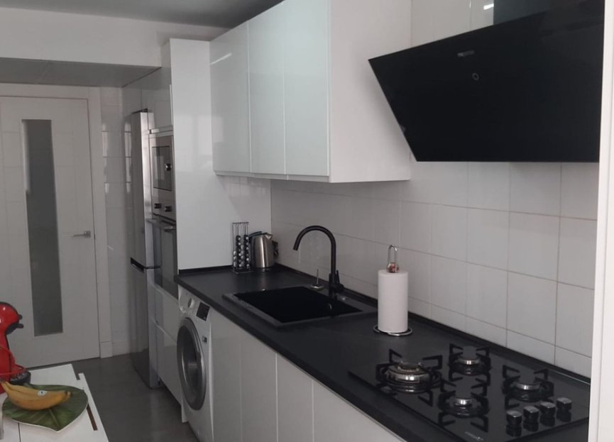 Resale - Apartment - Middle Floor Apartment - Estepona - Estepona Centro