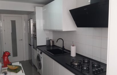 Resale - Apartment - Middle Floor Apartment - Estepona - Estepona Centro