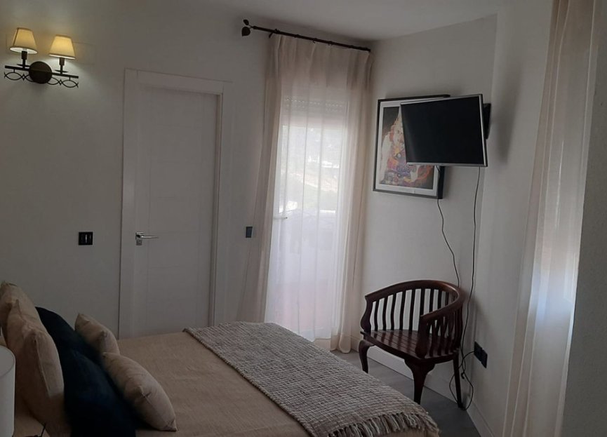 Resale - Apartment - Middle Floor Apartment - Estepona - Estepona Centro