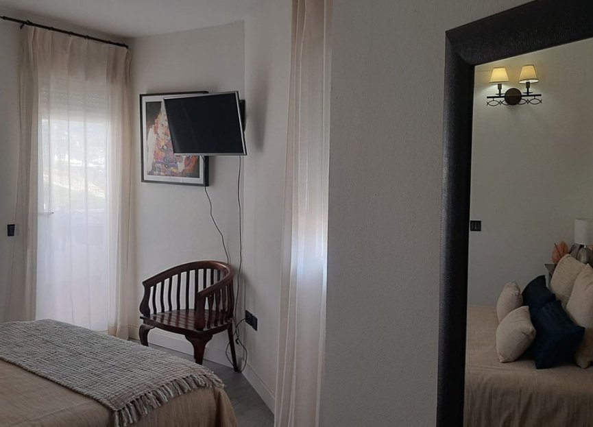 Resale - Apartment - Middle Floor Apartment - Estepona - Estepona Centro