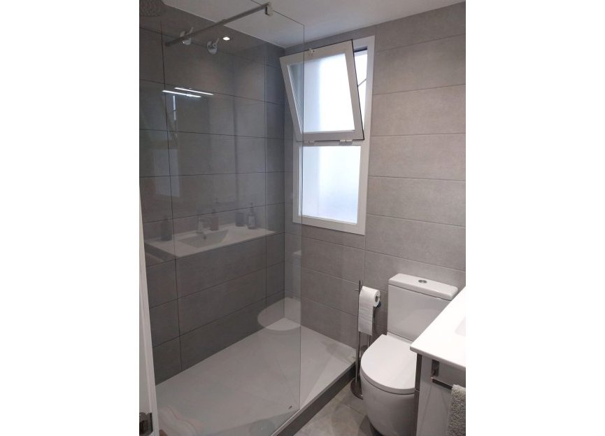 Resale - Apartment - Middle Floor Apartment - Estepona - Estepona Centro