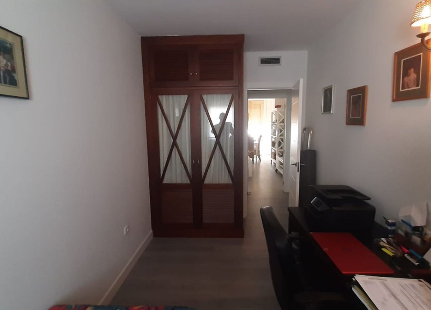 Resale - Apartment - Middle Floor Apartment - Estepona - Estepona Centro