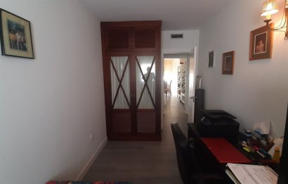 Resale - Apartment - Middle Floor Apartment - Estepona - Estepona Centro