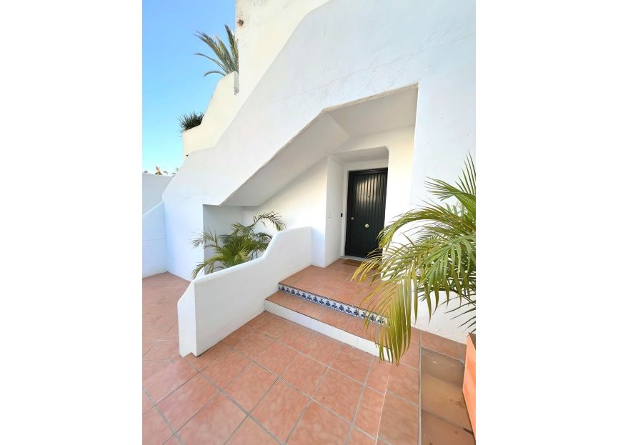 Resale - Ground floor apartment - Marbella - Nueva Andalucia